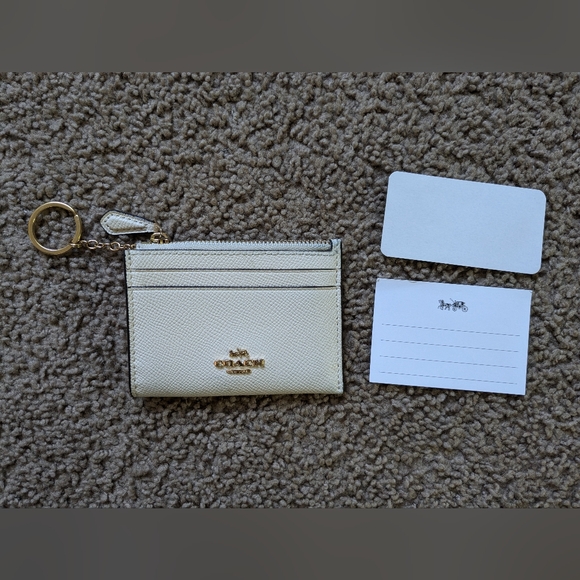 Coach Wallet in Cream Color with Gold Details - Picture 7 of 11